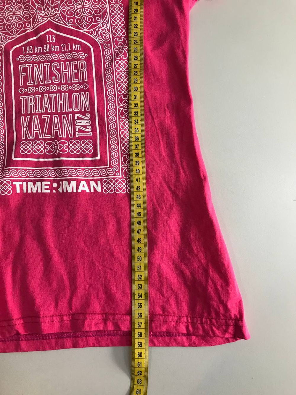 Футболка яркого цвета приталенная, маркировка XS, визуально на 42 размер