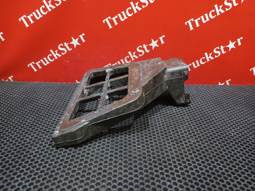 Кронштейн корпуса подножки левого 2018г.