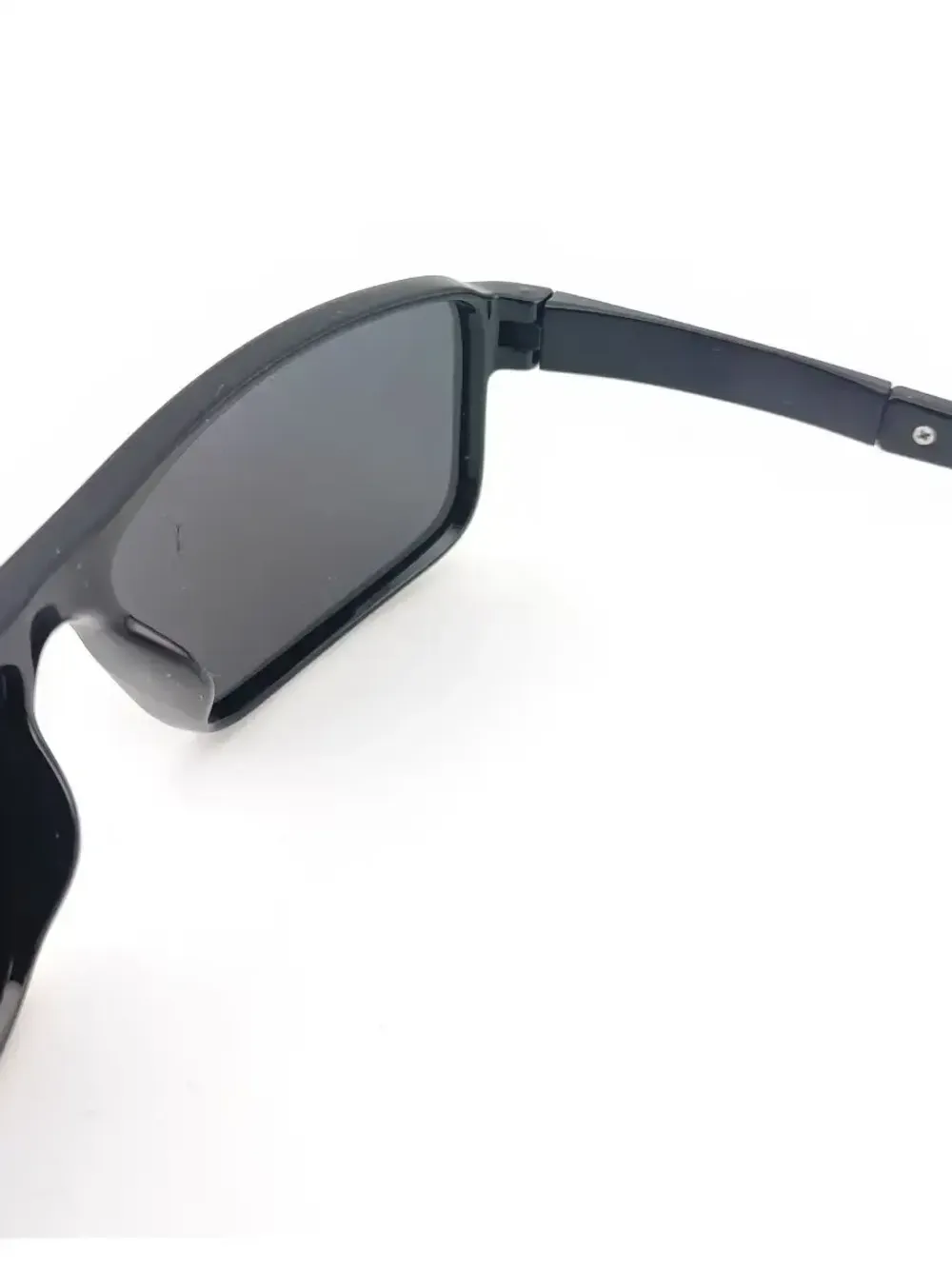 Солнцезащитные очки с поляризацией