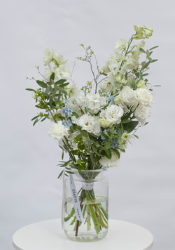 Букет для мамы в вазе