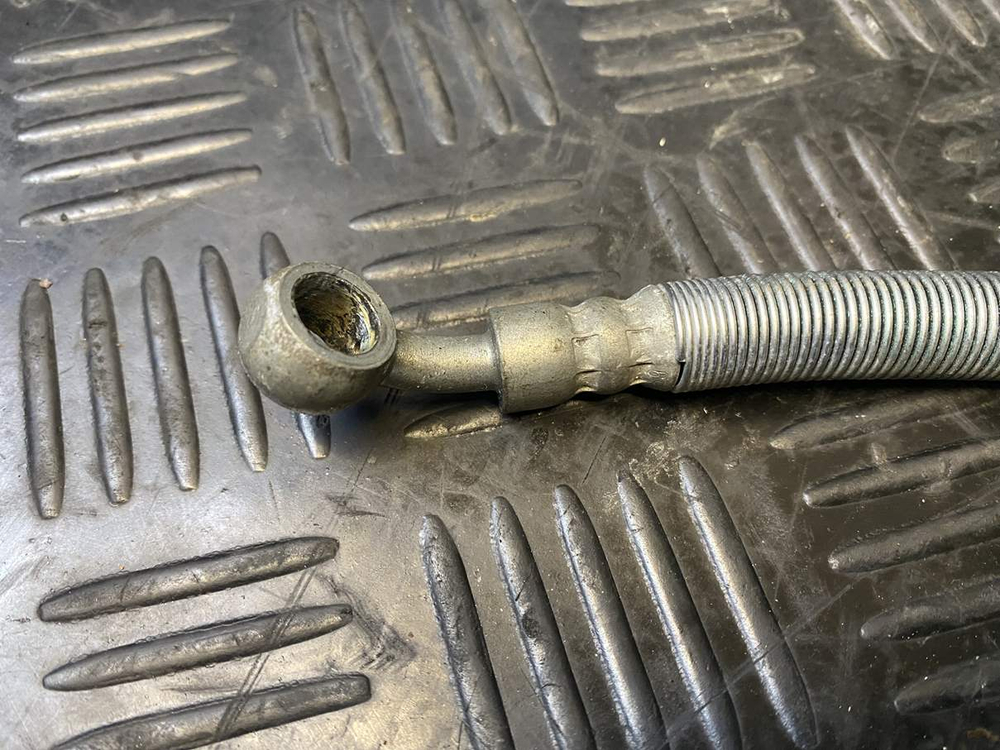 Шланг переднего тормоза Suzuki Intruder VS750 VR51A