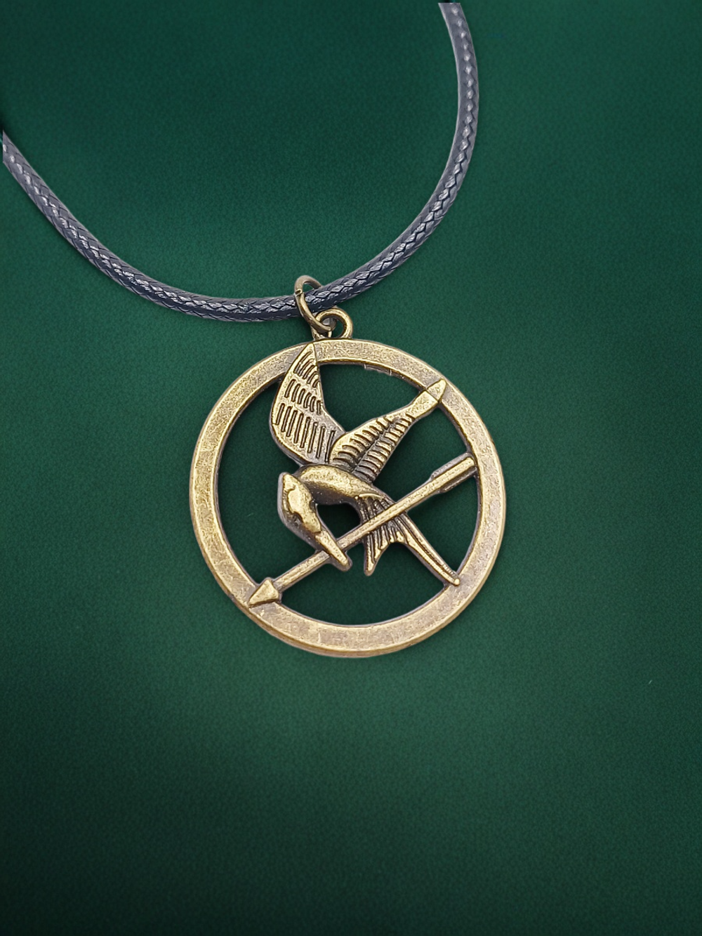 Кулон с Сойкой пересмешницей. Бронзового цвета