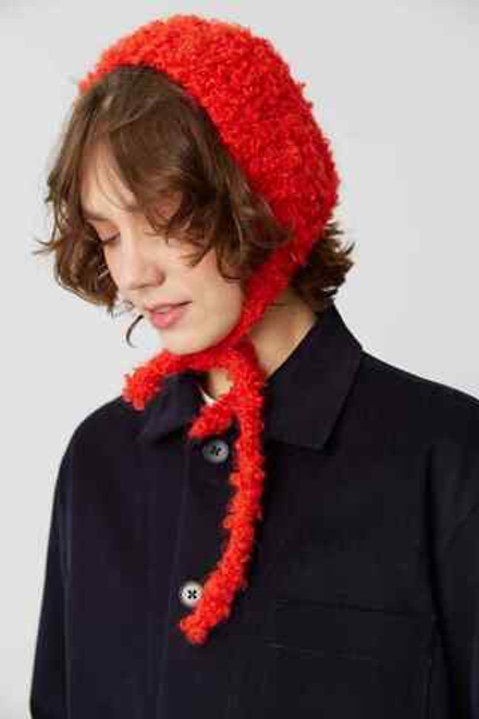 Чепчик из красной шерсти букле