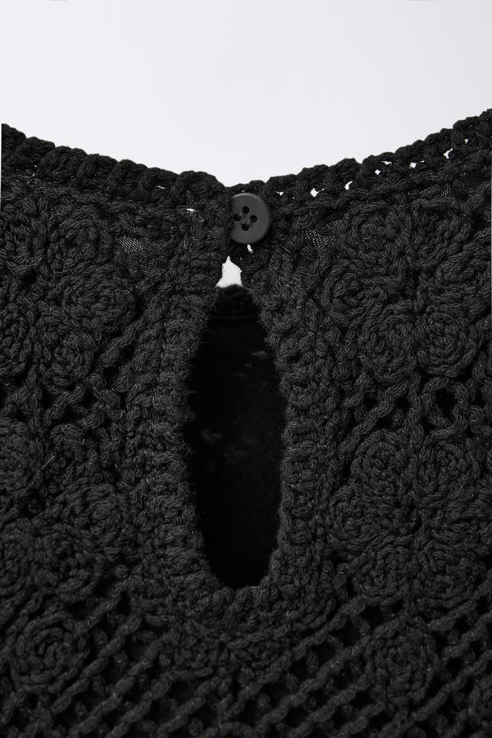 ZARA ТРИКОТАЖНЫЙ ТОП ИЗ КРУЖЕВА КРОШЕ, ЧЕРНЫЙ