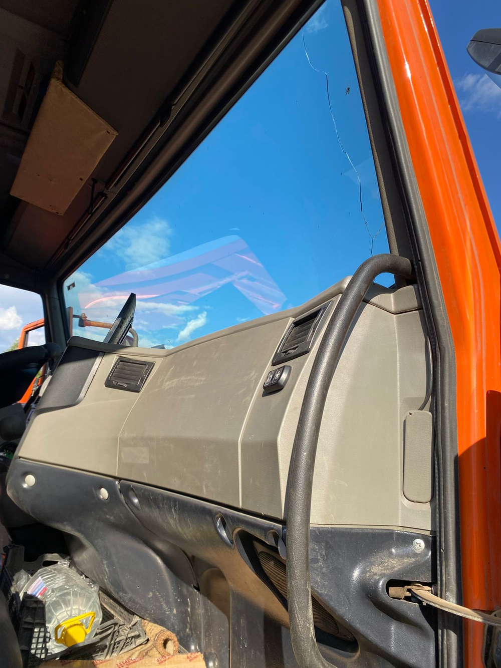 СмолМаш СДК* на шасси КамАЗ 6520 6x4 КДМ СДК-6520( Дизель, 8,9л. 390лс)
