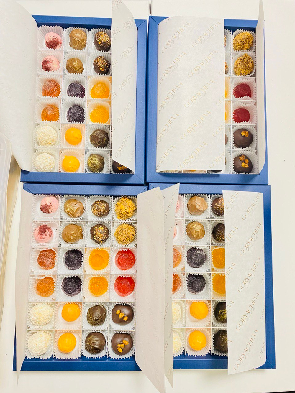 Ассорти конфет и мармелада 24 шт в дизайнерской упаковке