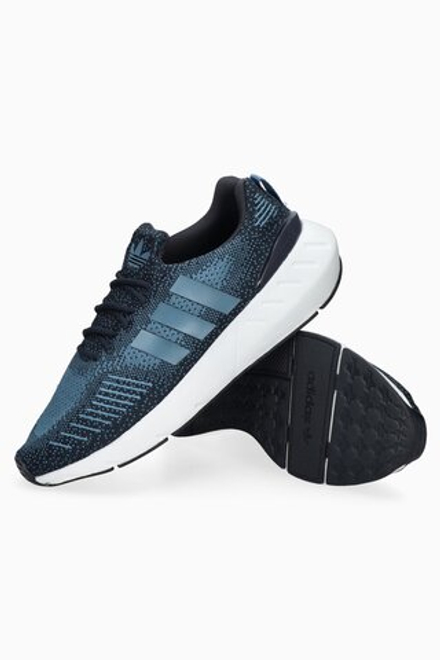 Кроссовки adidas Swift Run 22