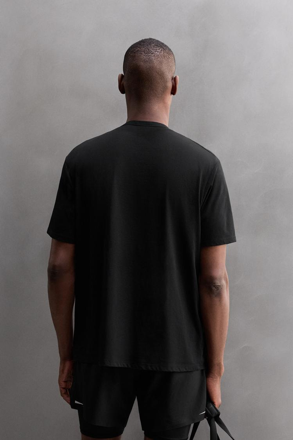 ZARA ФУТБОЛКА ИЗ ВЫСОКОТЕХНОЛОГИЧНОЙ СМЕСИ ХЛОПКА, ЧЕРНЫЙ