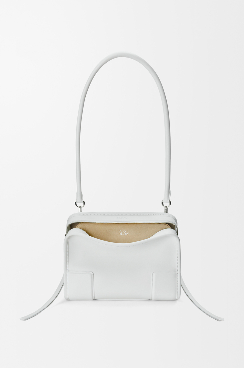 Loewe Маленькая сумка Amazona 180 из мягкой телячьей кожи, белый