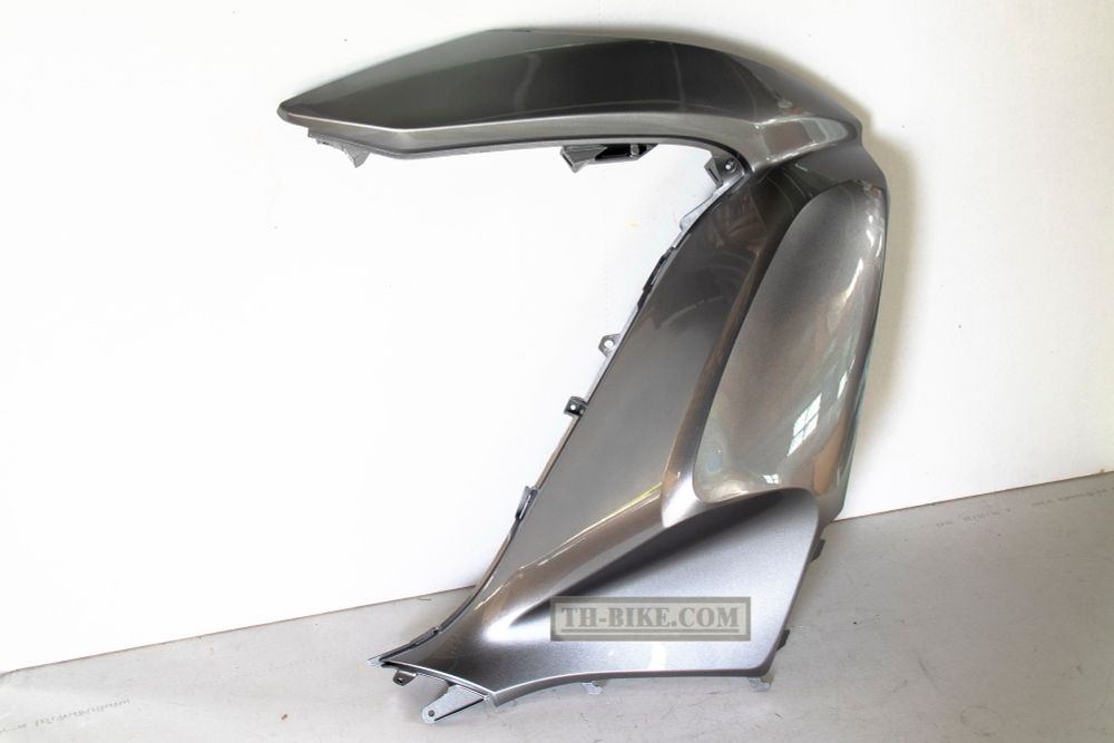 64501-KWN-902ZD. COVER, R. FR. *NHA14M*, Silver. Honda PCX.  (NHA14M SEAL SILVER METALLIC)