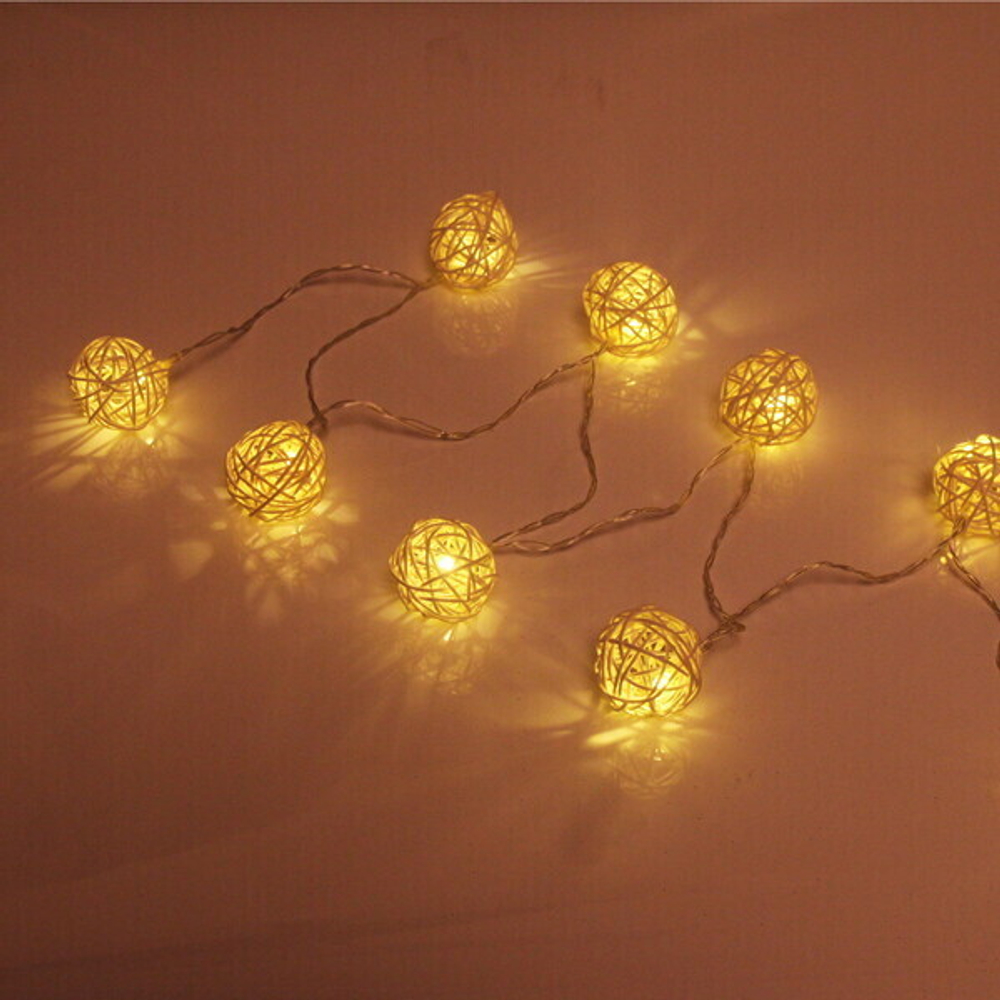 Гирлянда для дома 2м 10 ламп LED с насадками ШАР ПЛЕТЕНЫЙ БЕЛЫЙ d-5 см, прозрач.провод, IP-20 Теплый белый на батарейках 2АА