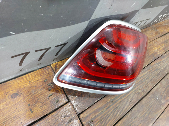 Фонарь зaдний пpавый с дефектом Kia K900 2 18-22 Б/У Оригинал 92402J6000