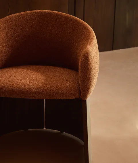 Стул Bosca из терракотового шенилла с ножками из шпона ореха