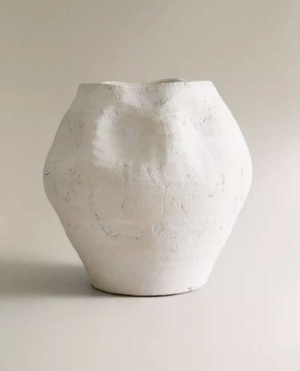 ZARA HOME КЕРАМИЧЕСКАЯ ВАЗА АССИМЕТРИЧНОЙ ФОРМЫ, БЕЛЫЙ