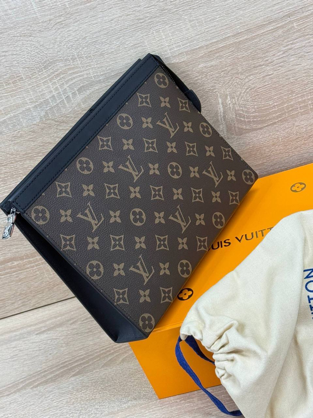 Клатч Louis Vuitton