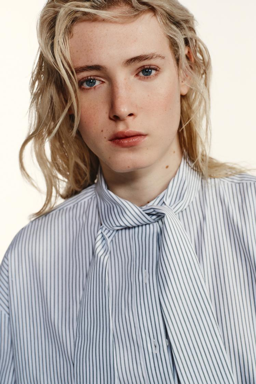 ZARA РУБАШКА ИЗ ПОПЛИНА В ПОЛОСКУ С ШАРФОМ, БЛЫЙ/ЗЕЛЕНЫЙ