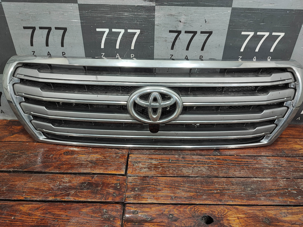 Решетка радиатора Toyota Land Cruiser 200 12-15 Б/У Оригинал 5311460110