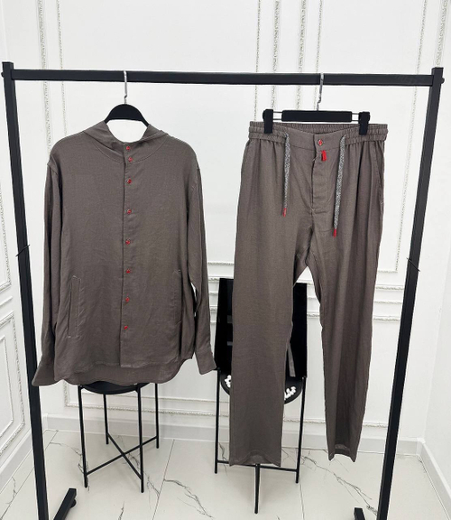 Льняной костюм Kiton