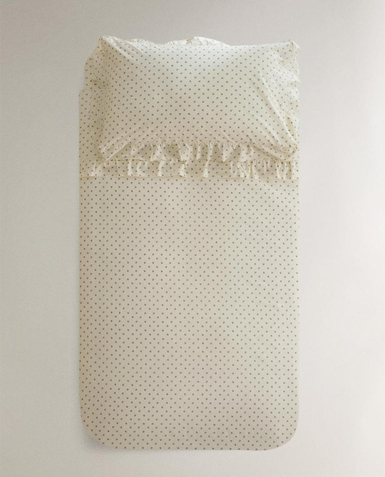 ZARA HOME ДЕТСКИЙ ПОДОДЕЯЛЬНИК С ОБОРКАМИ, ЭКРЮ