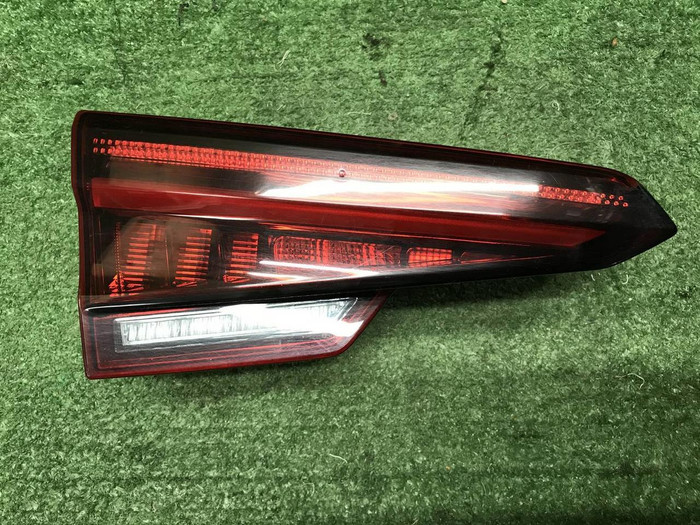 Фонарь левый внутренний Audi A4 B9 (15-20) седан