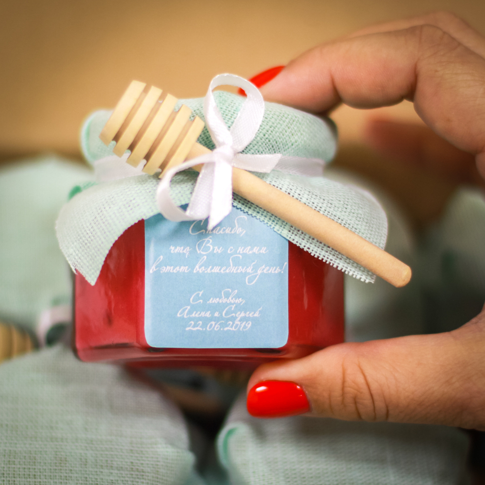 Бонбоньерка с крем-медом на свадьбу с веретеном