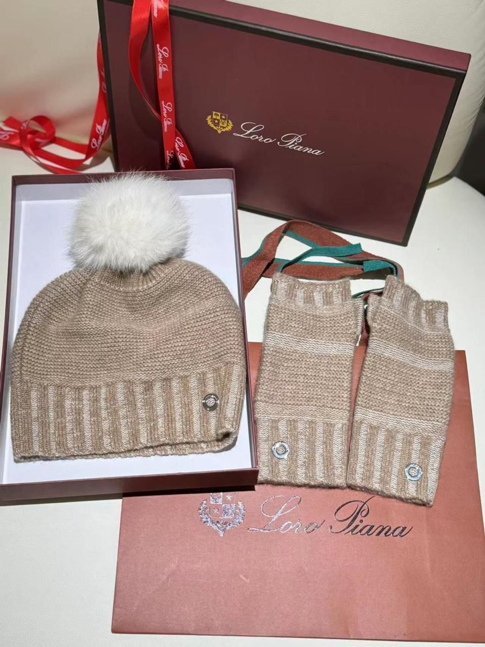 Комплект Loro Piana (шапка + перчатки)