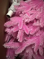 Заснеженная розовая елка «Фэнтези» (Литая хвоя) 250 см / 2,5 м