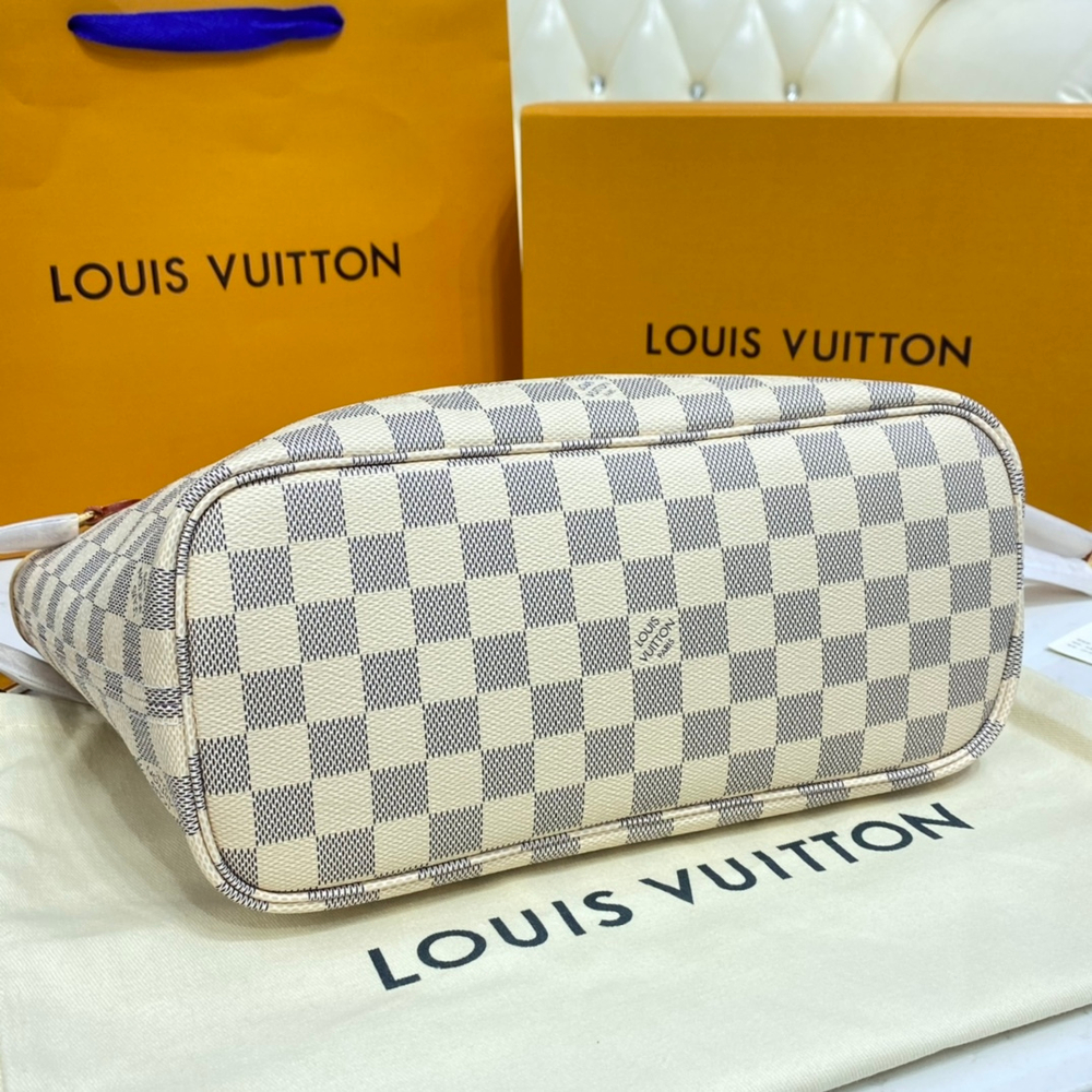 Louis Vuitton Neverfull PM