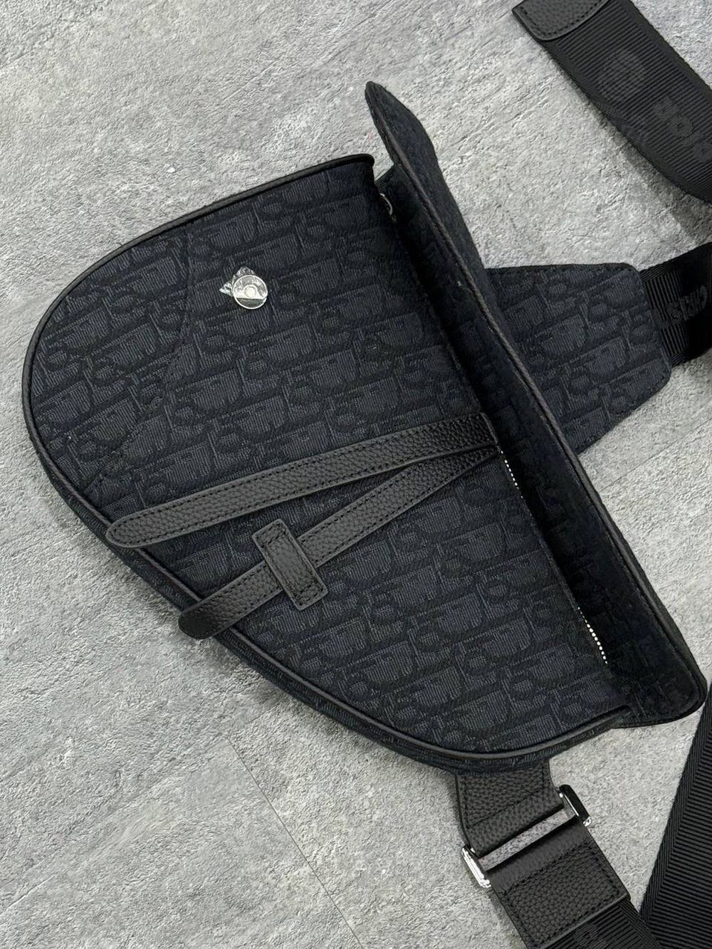 Сумка через плечо Christian Dior Saddle