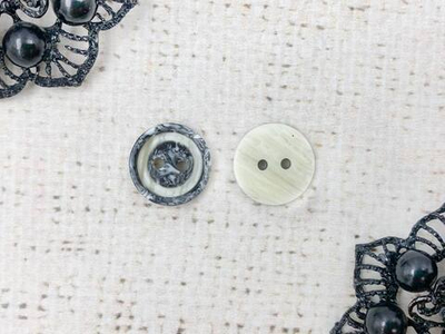 Пуговицы, d 1,5 см, 2 прокола, молочный с серым