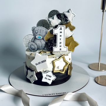 Торт с мишкой тедди и метриками на 1 годик мальчику