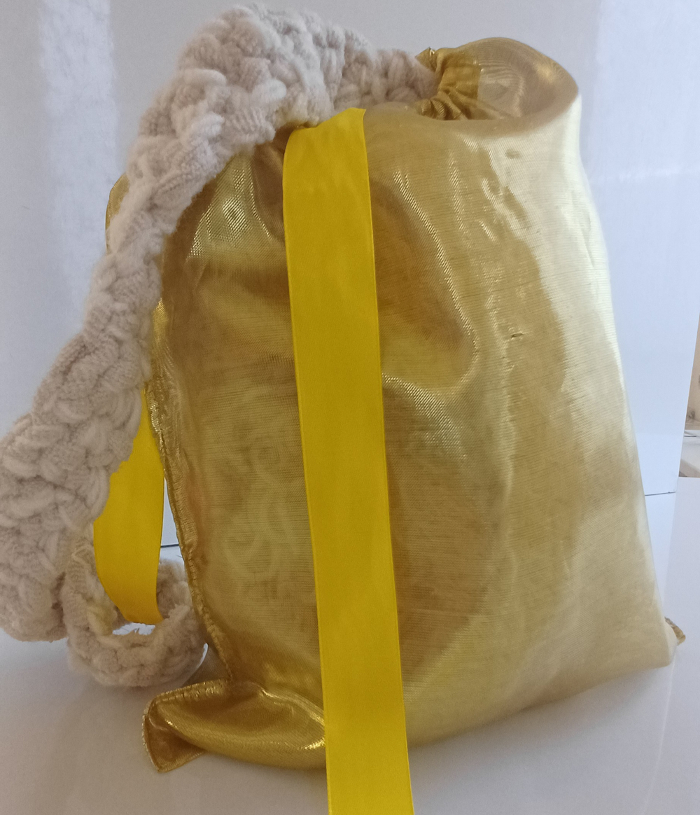 Сумочка кроссбоди и митенки