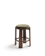 Granite Полубарный табурет из зеленого шенилла и массива ясеня в отделке орех 65 см