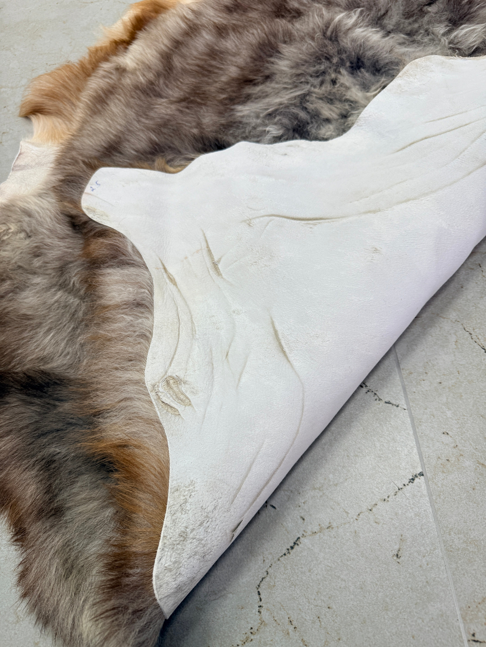 Шкура коврик меховой прикроватный овчина, 120х65 см.