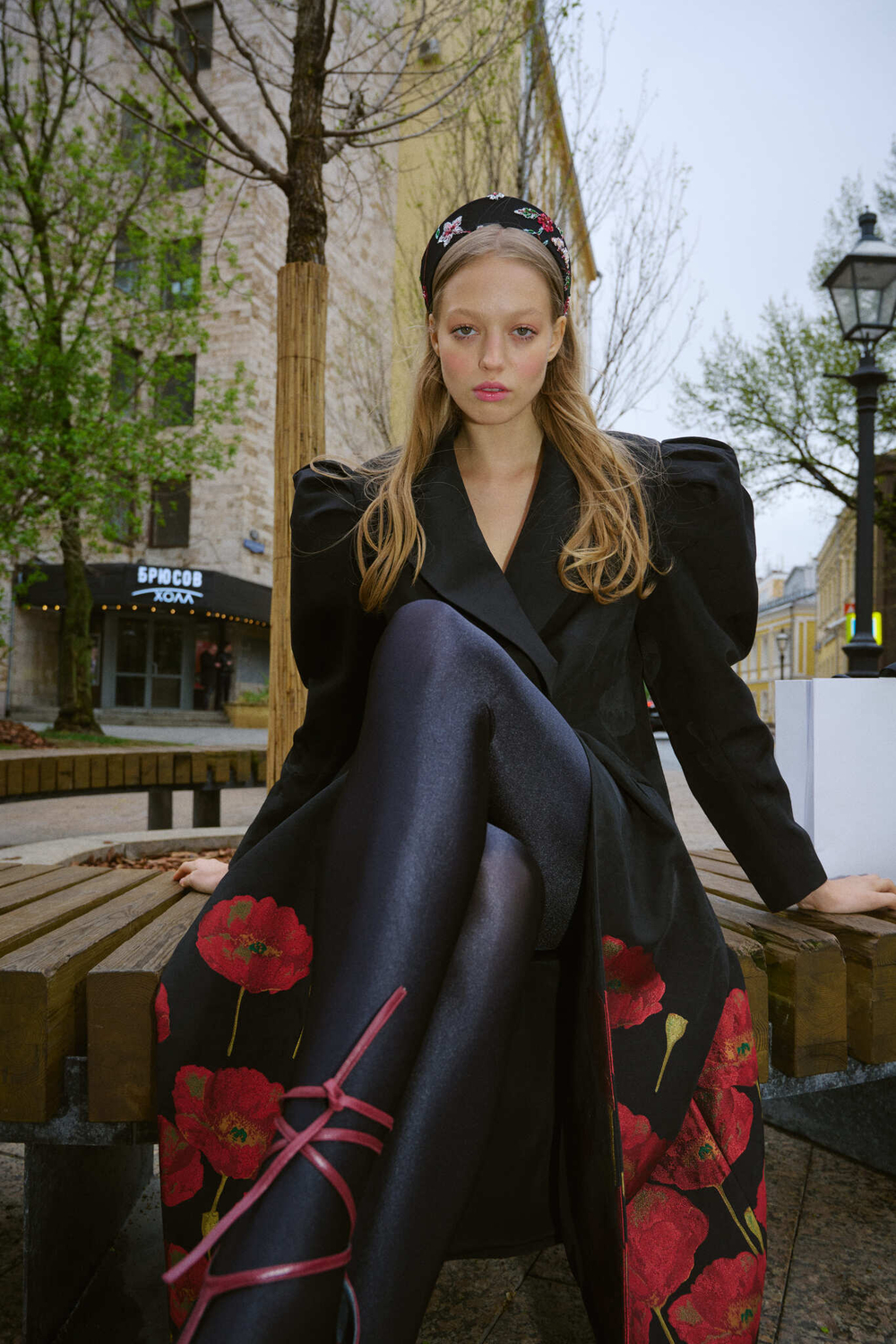 Кокошник с вышивкой бабочек и цветов