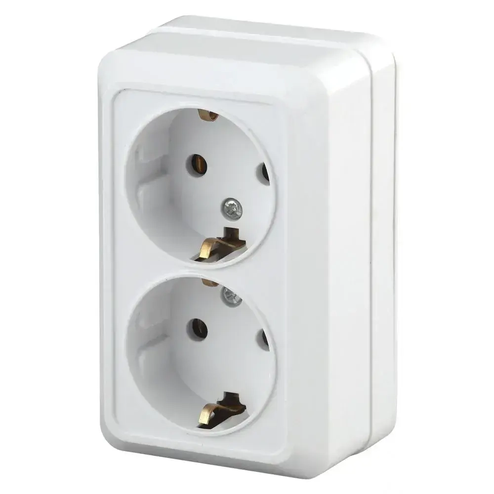 Розетка Intro Quadro 2-204-01 с заземлением двойная 2х2P+E Schuko 16А-250В IP20 открытой установки белая