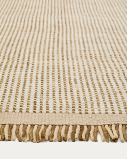 Ковер из шерсти Blart бежевого цвета с контрастной полосой по бокам 160 x 230 см