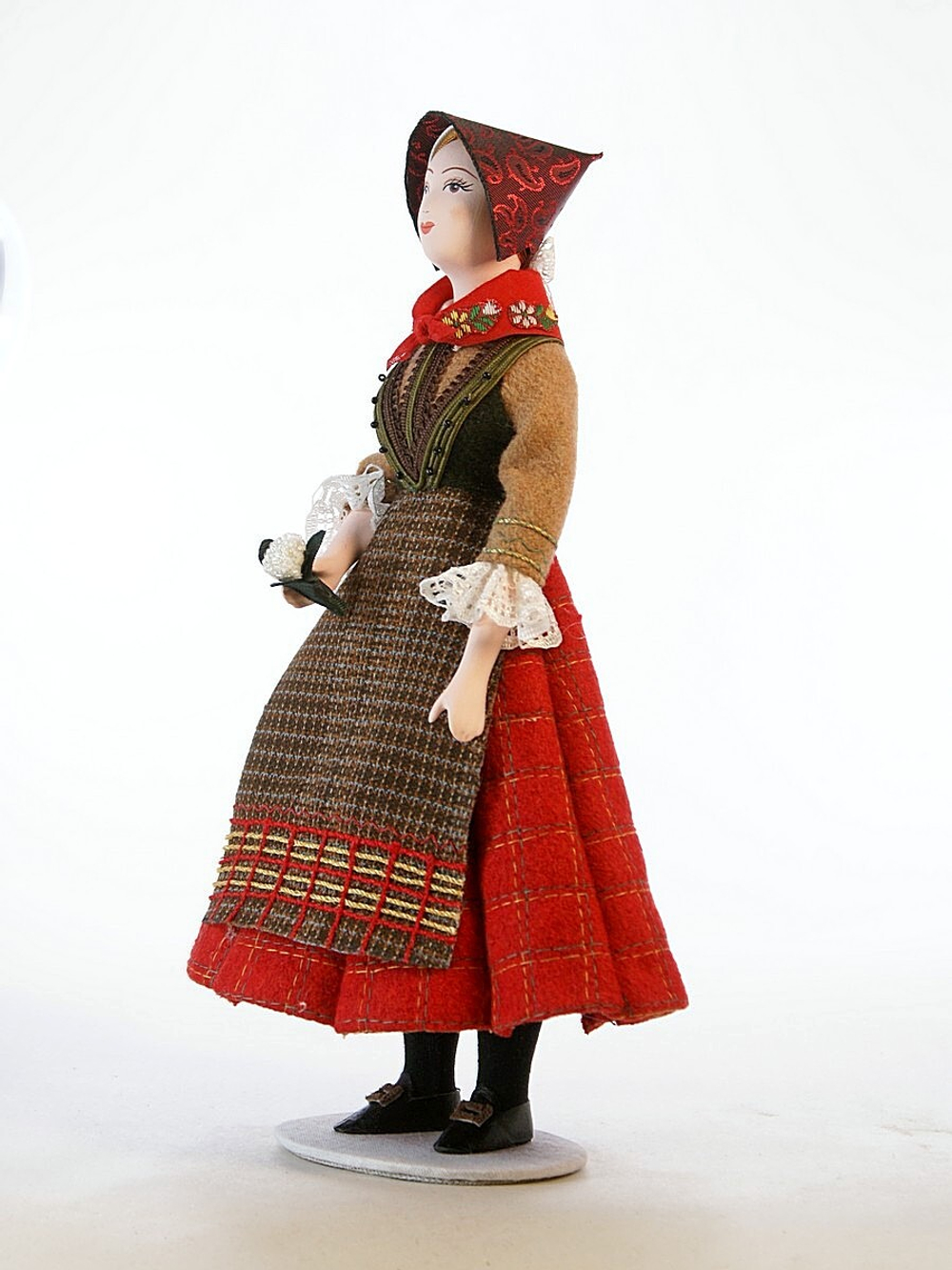 Кукла коллекционная в национальном женском костюме, Датчанка