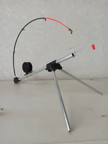 Самоподсекающая удочка "Поставушка Муха