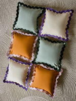 Чехол на подушку с контрастным кантом сиреневого цвета из коллекции trendy ruffles, 40х40 см