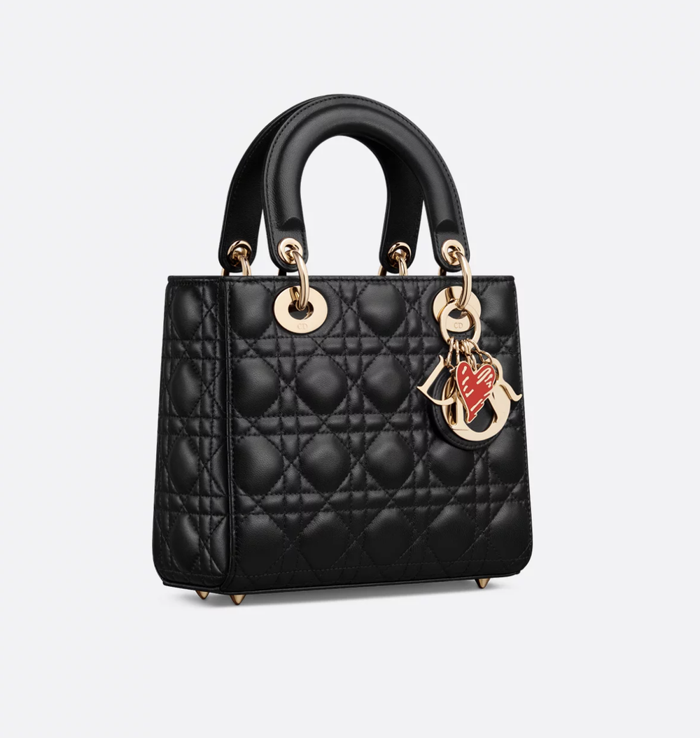 Сумка Lady Dior Small Dioramour черная, кожа ягнёнка, золотистая фурнитура, ремешок с сердцем