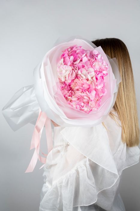 Букет из розовой гортензии (в упаковку)