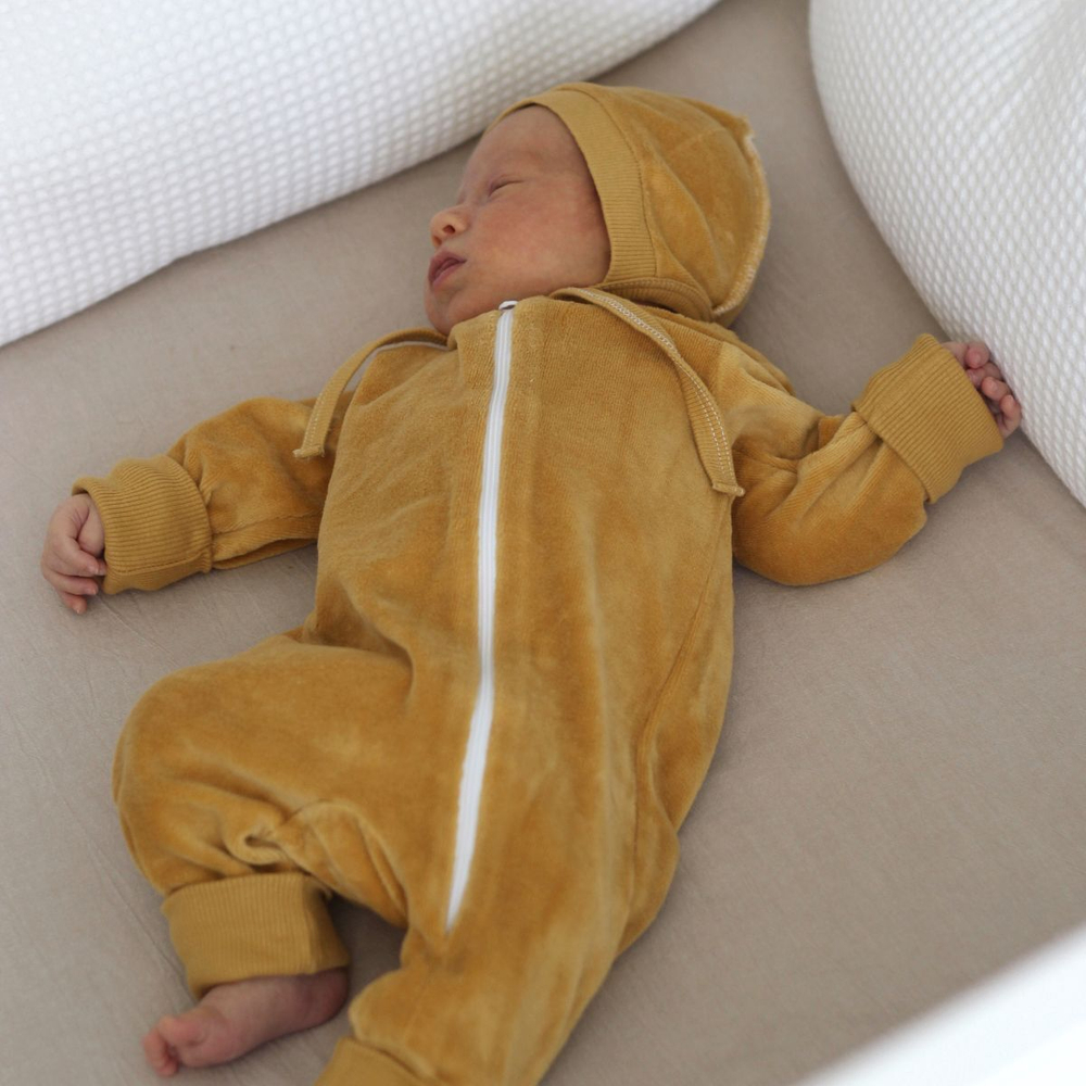 Велюровый чепчик Mjölk Mustard