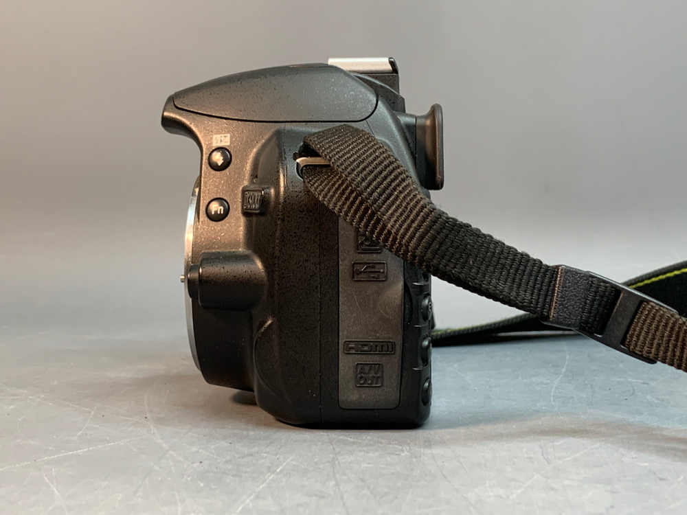 Nikon D3100 kit 18-55 mm 10.294 кадров