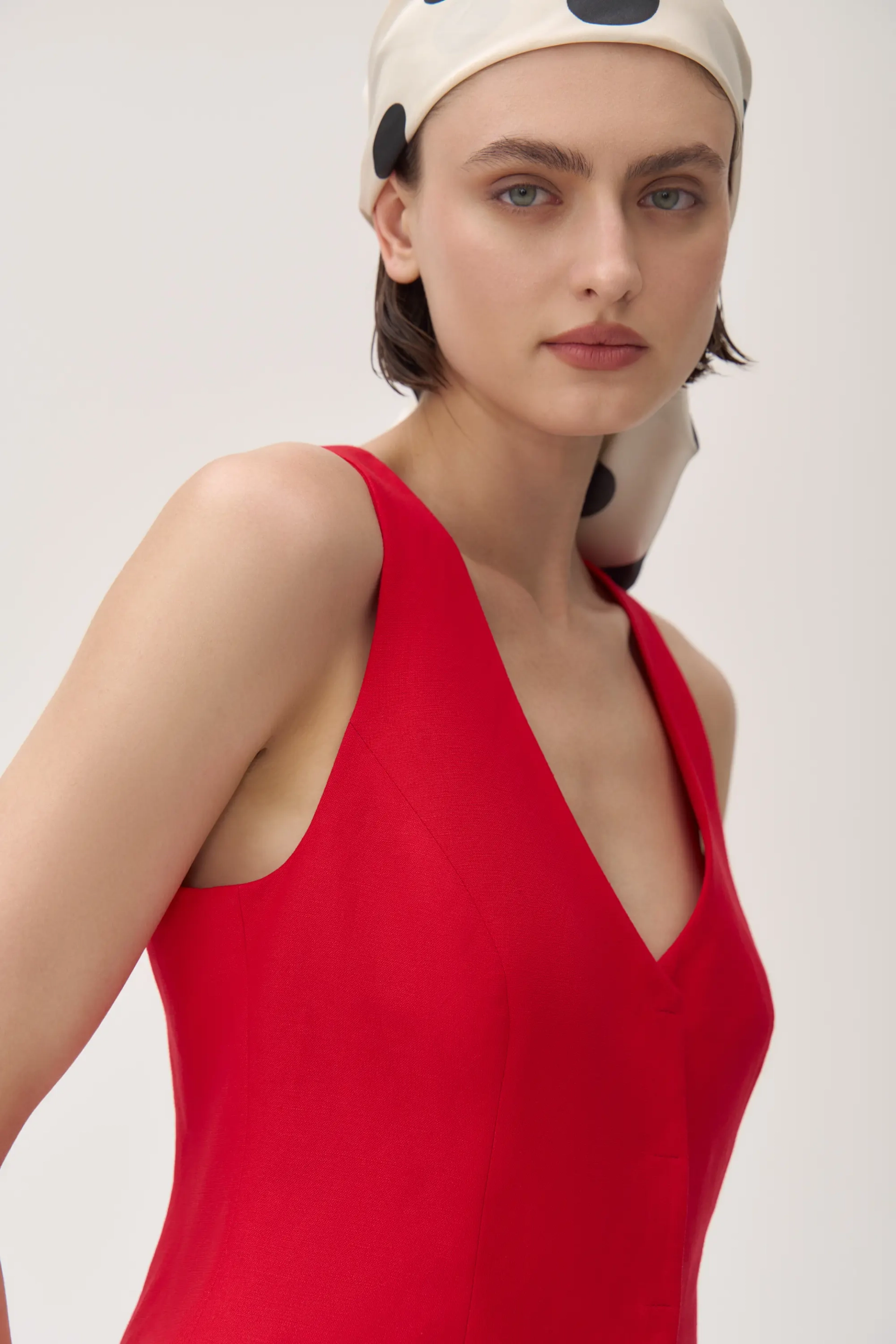 Льняной приталенный жилет