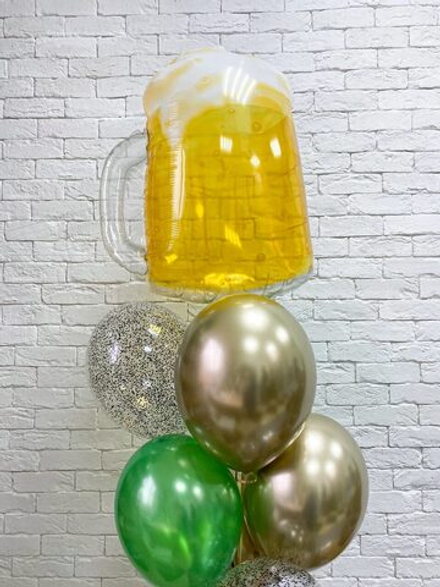 Композиция из воздушных шаров "Пивная кружка"