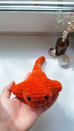 Вязаная игрушка ручной работы "Скат"