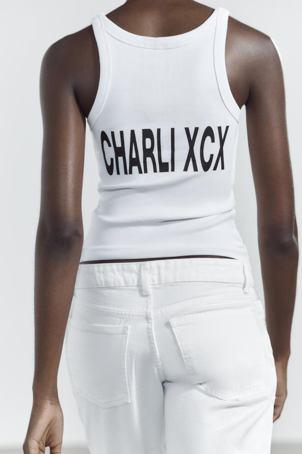 ZARA ТОП С БРЕТЕЛЯМИ И НАДПИСЬЮ CHARLIE XCX©, БЕЛЫЙ