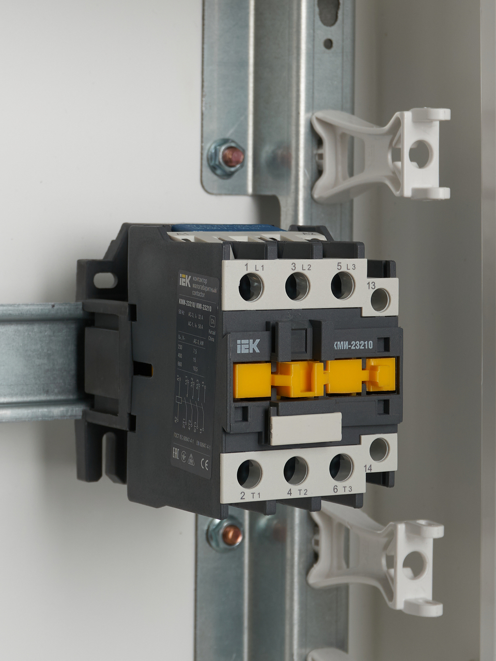 Контактор КМИ-23210 32А 230В/АС3 1NO IEK