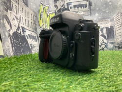 Nikon F100